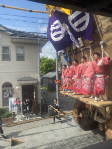 でか山の木遣り衆の掛け声の様子