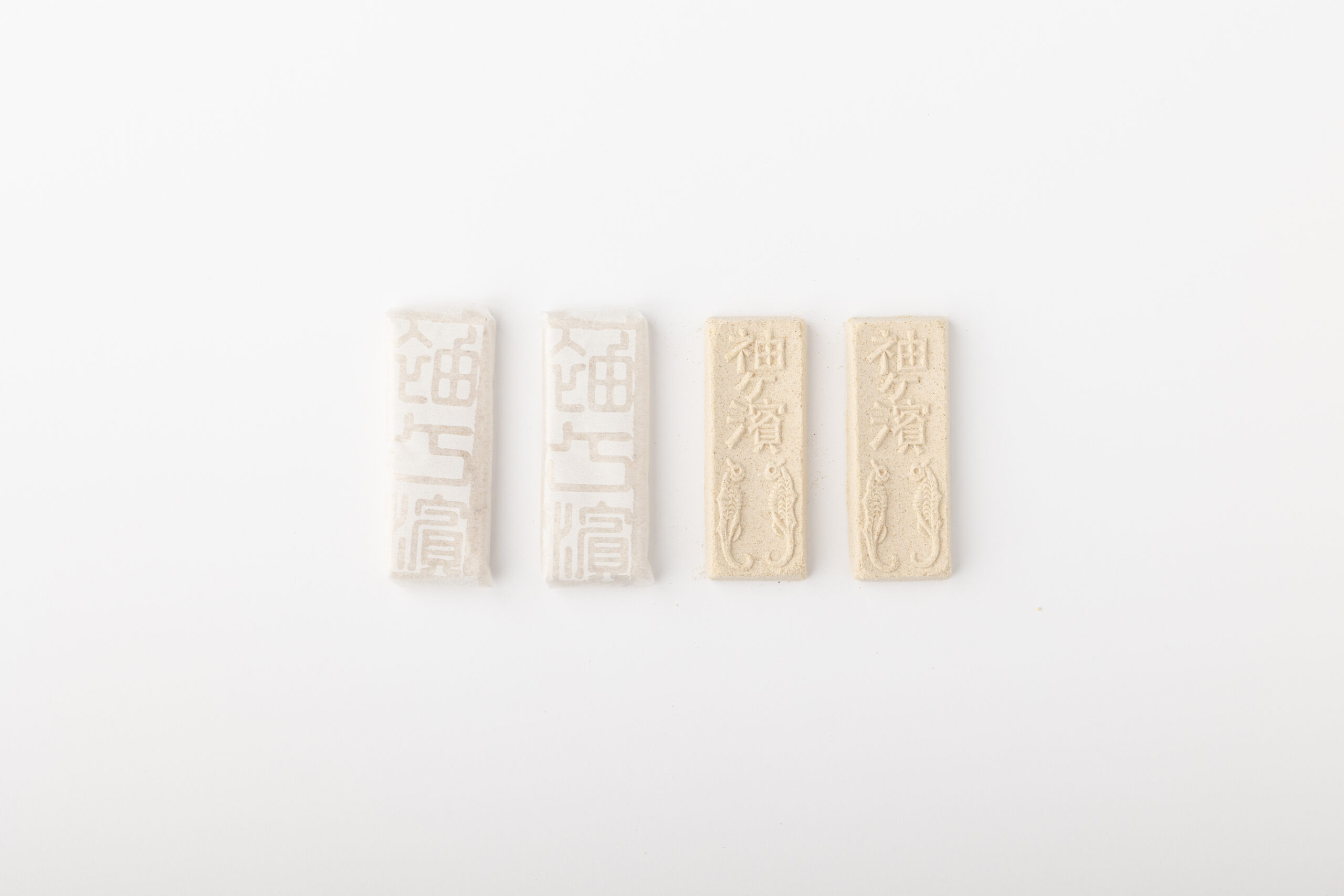 袖が濱の包装と中身が同時に見えるイメージカット